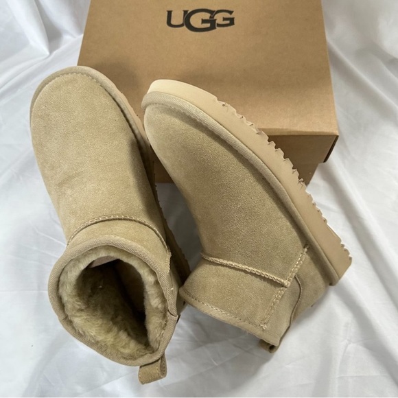 UGG Ultra Mini - Picture 7 of 10